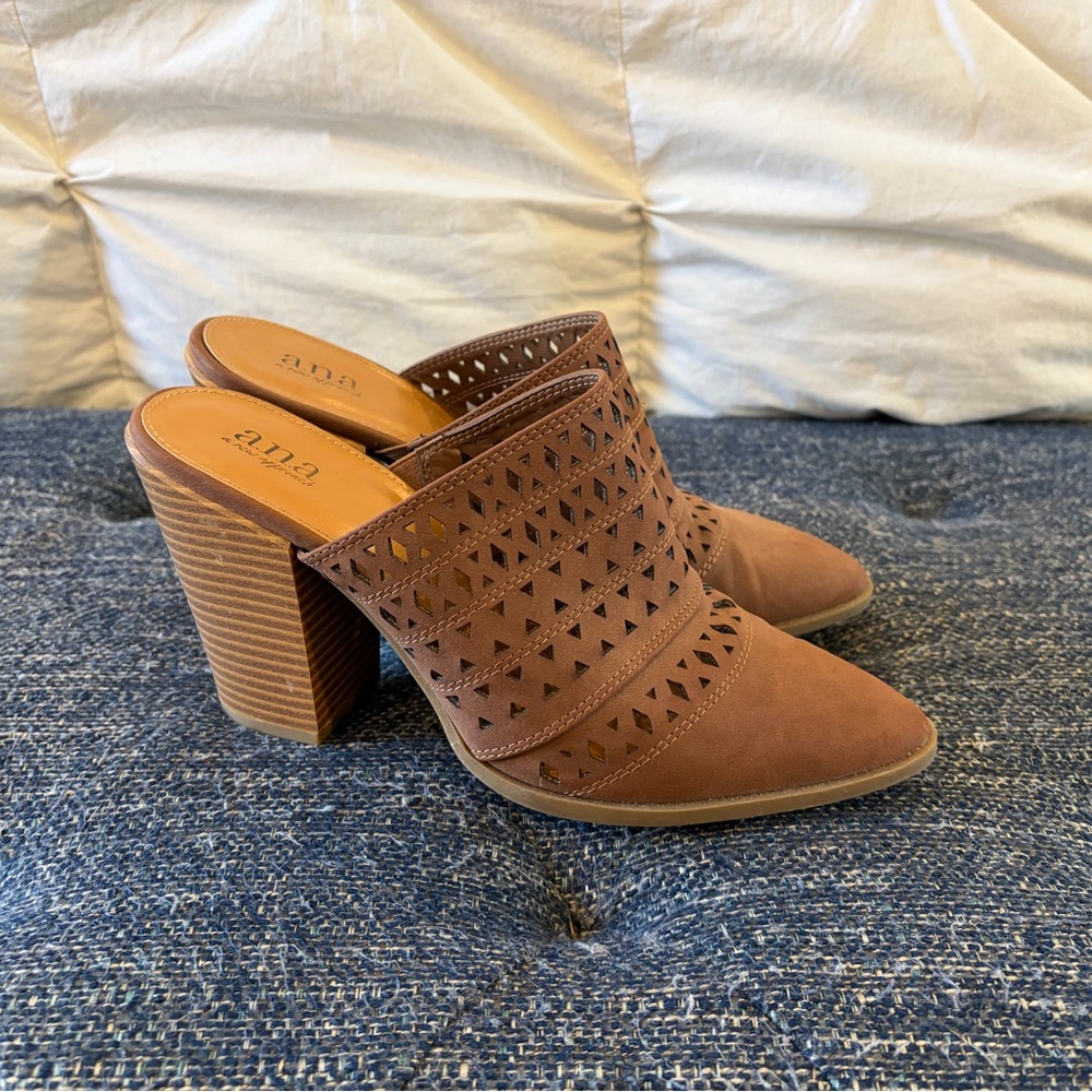 a.n.a Pointed-Toe Block Heel Mule